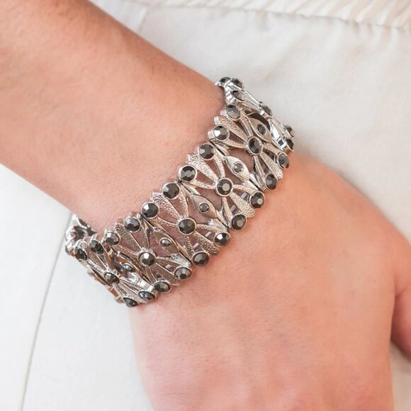 Paparazzi Jewelry Accessories - Thematic Twinkle - Silver Bracelet - Vintage - Picture 3 of 4